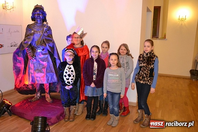 Zdjęcie w galerii na portalu naszraciborz.pl: Fantastyczna Zamkowa Noc z Książką. Szalona zabawa wiadomości z regionu