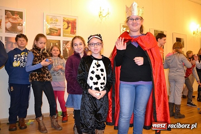 Zdjęcie w galerii na portalu naszraciborz.pl: Fantastyczna Zamkowa Noc z Książką. Szalona zabawa wiadomości z regionu