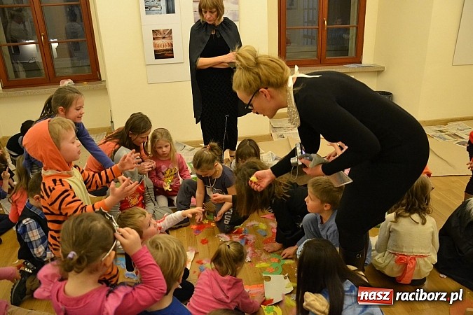 Zdjęcie w galerii na portalu naszraciborz.pl: Fantastyczna Zamkowa Noc z Książką. Szalona zabawa wiadomości z regionu