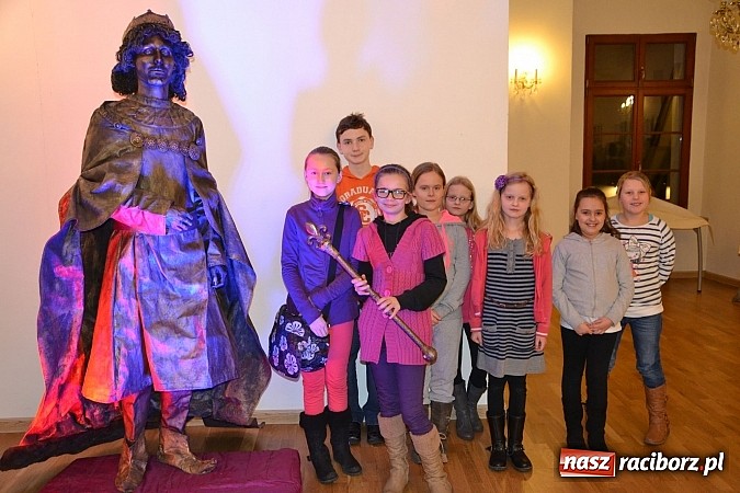 Zdjęcie w galerii na portalu naszraciborz.pl: Fantastyczna Zamkowa Noc z Książką. Szalona zabawa wiadomości z regionu