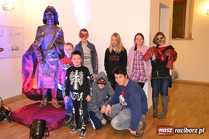 Zdjęcie w galerii na portalu naszraciborz.pl: Fantastyczna Zamkowa Noc z Książką. Szalona zabawa wiadomości z regionu