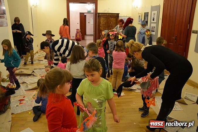 Zdjęcie w galerii na portalu naszraciborz.pl: Fantastyczna Zamkowa Noc z Książką. Szalona zabawa wiadomości z regionu