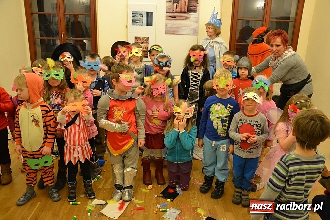 Zdjęcie w galerii na portalu naszraciborz.pl: Fantastyczna Zamkowa Noc z Książką. Szalona zabawa wiadomości z regionu