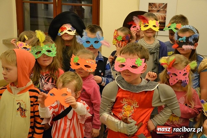 Zdjęcie w galerii na portalu naszraciborz.pl: Fantastyczna Zamkowa Noc z Książką. Szalona zabawa wiadomości z regionu