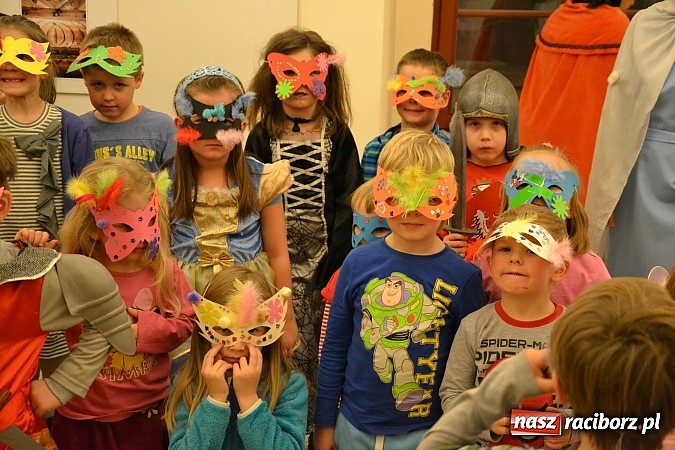 Zdjęcie w galerii na portalu naszraciborz.pl: Fantastyczna Zamkowa Noc z Książką. Szalona zabawa wiadomości z regionu