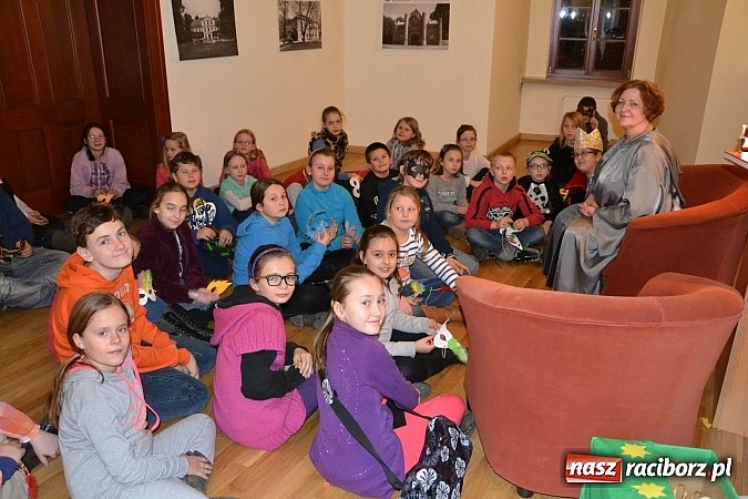 Zdjęcie w galerii na portalu naszraciborz.pl: Fantastyczna Zamkowa Noc z Książką. Szalona zabawa wiadomości z regionu