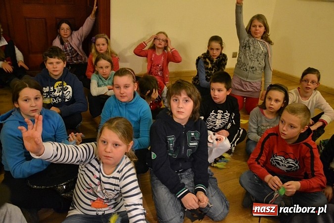 Zdjęcie w galerii na portalu naszraciborz.pl: Fantastyczna Zamkowa Noc z Książką. Szalona zabawa wiadomości z regionu