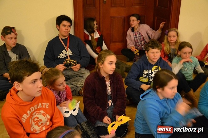 Zdjęcie w galerii na portalu naszraciborz.pl: Fantastyczna Zamkowa Noc z Książką. Szalona zabawa wiadomości z regionu