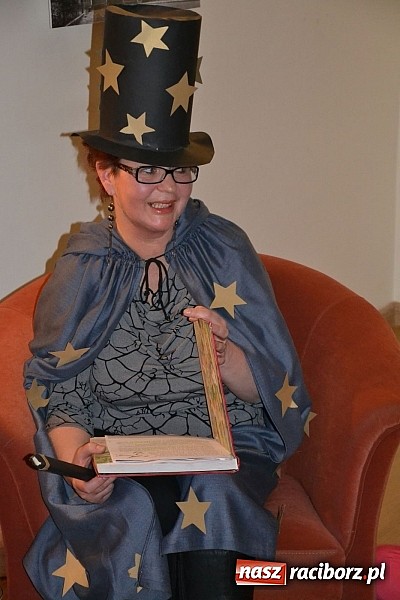 Zdjęcie w galerii na portalu naszraciborz.pl: Fantastyczna Zamkowa Noc z Książką. Szalona zabawa wiadomości z regionu