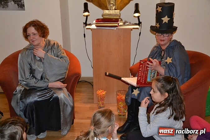 Zdjęcie w galerii na portalu naszraciborz.pl: Fantastyczna Zamkowa Noc z Książką. Szalona zabawa wiadomości z regionu