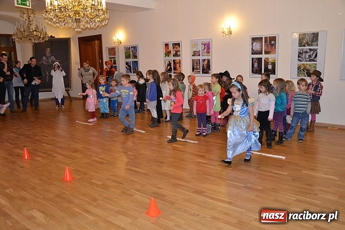 Zdjęcie w galerii na portalu naszraciborz.pl: Fantastyczna Zamkowa Noc z Książką. Szalona zabawa wiadomości z regionu