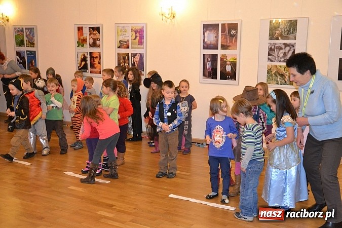 Zdjęcie w galerii na portalu naszraciborz.pl: Fantastyczna Zamkowa Noc z Książką. Szalona zabawa wiadomości z regionu