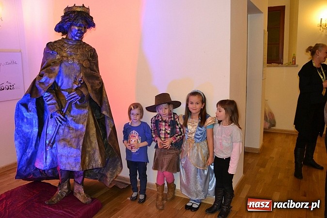 Zdjęcie w galerii na portalu naszraciborz.pl: Fantastyczna Zamkowa Noc z Książką. Szalona zabawa wiadomości z regionu