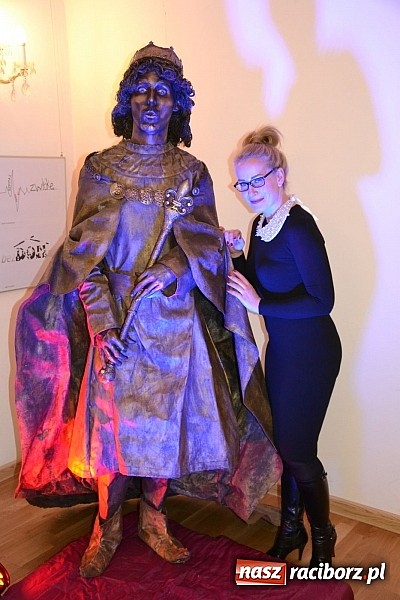 Zdjęcie w galerii na portalu naszraciborz.pl: Fantastyczna Zamkowa Noc z Książką. Szalona zabawa wiadomości z regionu