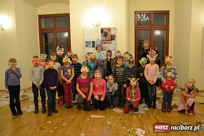 Zdjęcie w galerii na portalu naszraciborz.pl: Fantastyczna Zamkowa Noc z Książką. Szalona zabawa wiadomości z regionu