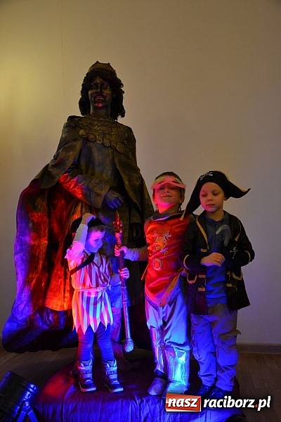 Zdjęcie w galerii na portalu naszraciborz.pl: Fantastyczna Zamkowa Noc z Książką. Szalona zabawa wiadomości z regionu