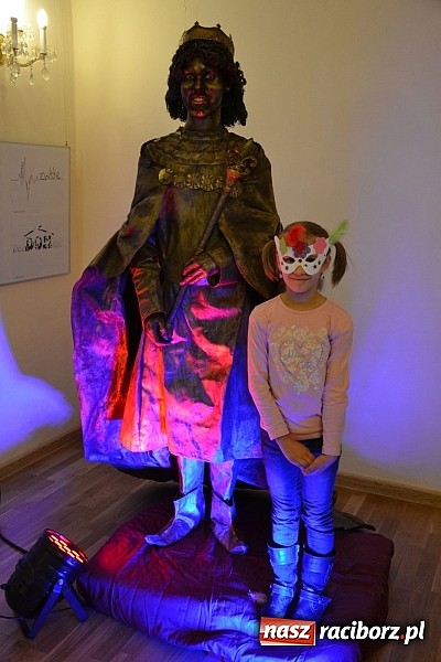 Zdjęcie w galerii na portalu naszraciborz.pl: Fantastyczna Zamkowa Noc z Książką. Szalona zabawa wiadomości z regionu