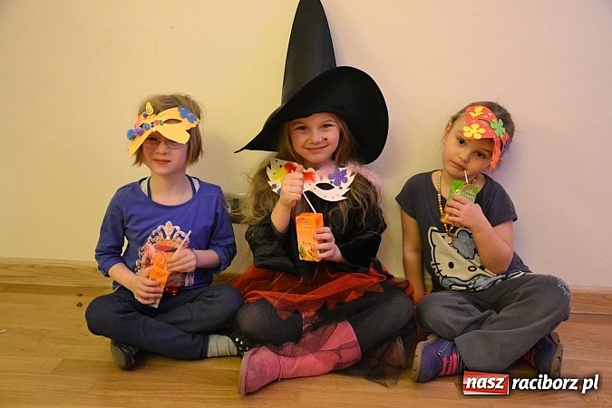 Zdjęcie w galerii na portalu naszraciborz.pl: Fantastyczna Zamkowa Noc z Książką. Szalona zabawa wiadomości z regionu