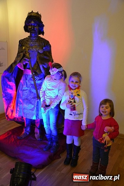 Zdjęcie w galerii na portalu naszraciborz.pl: Fantastyczna Zamkowa Noc z Książką. Szalona zabawa wiadomości z regionu