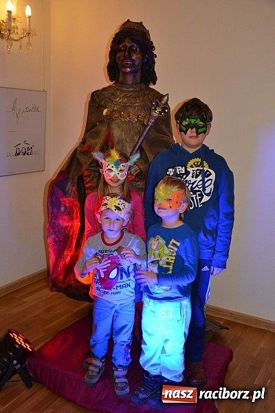 Zdjęcie w galerii na portalu naszraciborz.pl: Fantastyczna Zamkowa Noc z Książką. Szalona zabawa wiadomości z regionu