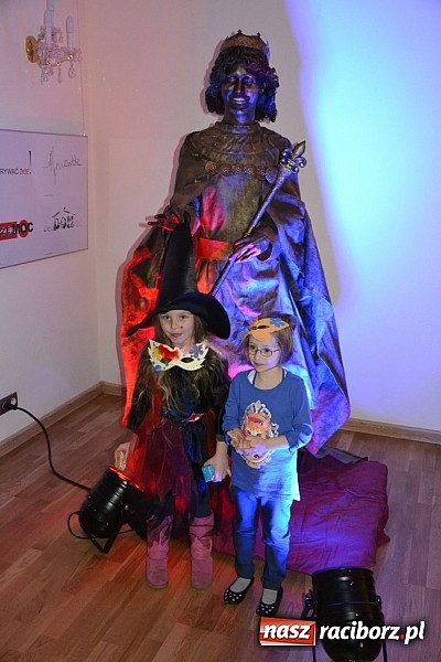 Zdjęcie w galerii na portalu naszraciborz.pl: Fantastyczna Zamkowa Noc z Książką. Szalona zabawa wiadomości z regionu