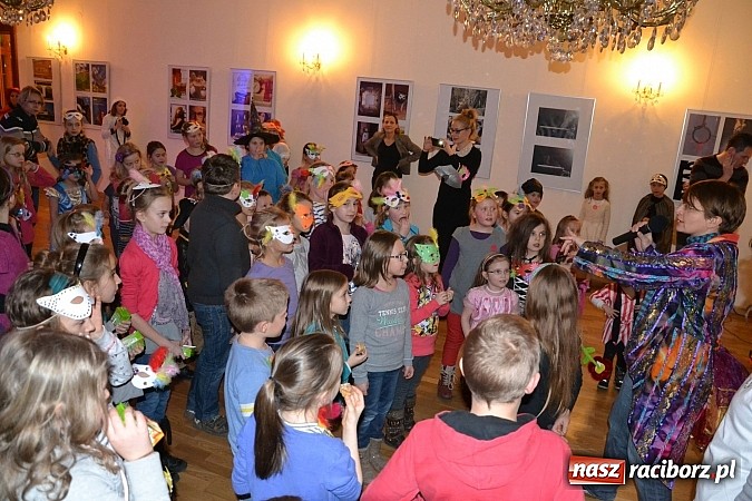 Zdjęcie w galerii na portalu naszraciborz.pl: Fantastyczna Zamkowa Noc z Książką. Szalona zabawa wiadomości z regionu