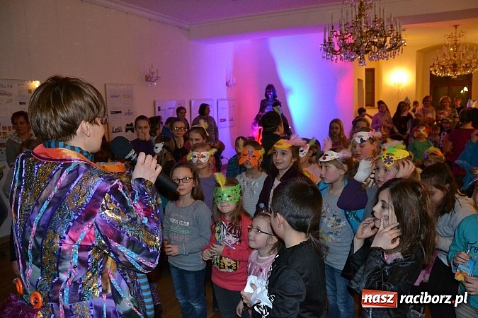 Zdjęcie w galerii na portalu naszraciborz.pl: Fantastyczna Zamkowa Noc z Książką. Szalona zabawa wiadomości z regionu