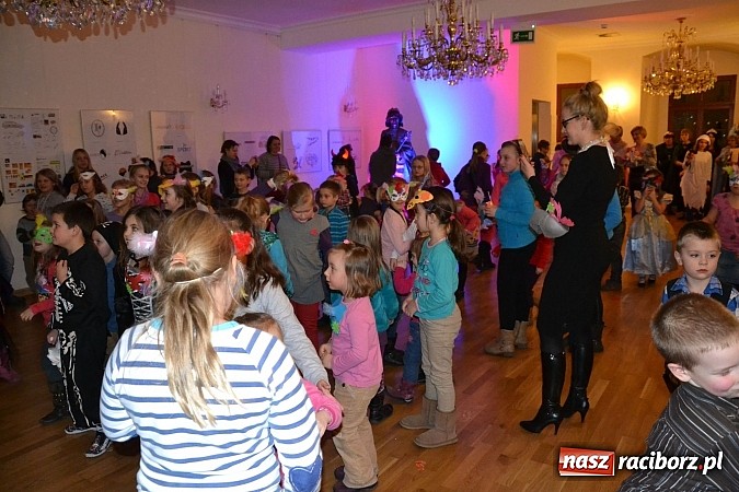 Zdjęcie w galerii na portalu naszraciborz.pl: Fantastyczna Zamkowa Noc z Książką. Szalona zabawa wiadomości z regionu