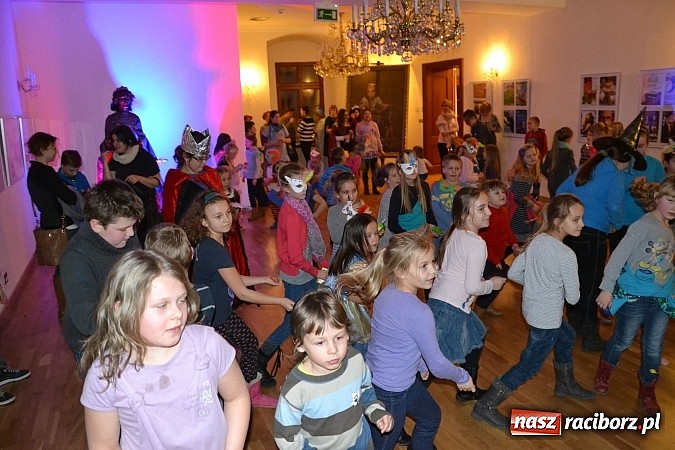 Zdjęcie w galerii na portalu naszraciborz.pl: Fantastyczna Zamkowa Noc z Książką. Szalona zabawa wiadomości z regionu