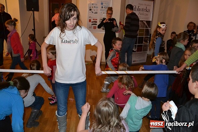 Zdjęcie w galerii na portalu naszraciborz.pl: Fantastyczna Zamkowa Noc z Książką. Szalona zabawa wiadomości z regionu