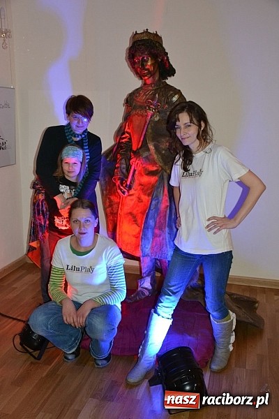 Zdjęcie w galerii na portalu naszraciborz.pl: Fantastyczna Zamkowa Noc z Książką. Szalona zabawa wiadomości z regionu