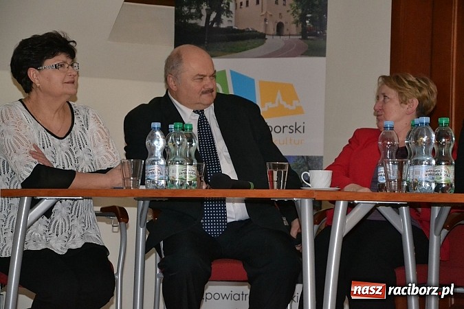 Zdjęcie w galerii na portalu naszraciborz.pl: Studniówki z dawnych lat. I Zamkowa Niedziela Wspomnień wiadomości z regionu