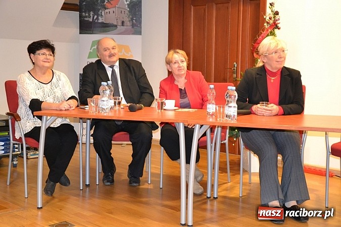 Zdjęcie w galerii na portalu naszraciborz.pl: Studniówki z dawnych lat. I Zamkowa Niedziela Wspomnień wiadomości z regionu