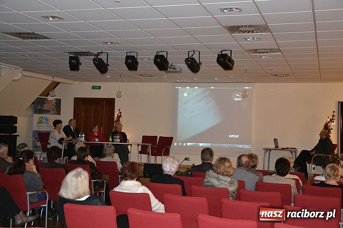 Zdjęcie w galerii na portalu naszraciborz.pl: Studniówki z dawnych lat. I Zamkowa Niedziela Wspomnień wiadomości z regionu