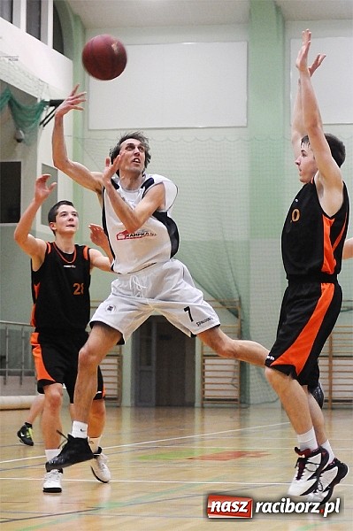 Zdjęcie w galerii na portalu naszraciborz.pl: Koszykówka. Pewna wygrana Ofensywy wiadomości z regionu