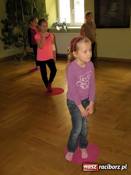 Zdjęcie w galerii na portalu naszraciborz.pl: W Dniu Teatru postawili na ruch i fantazję wiadomości z regionu