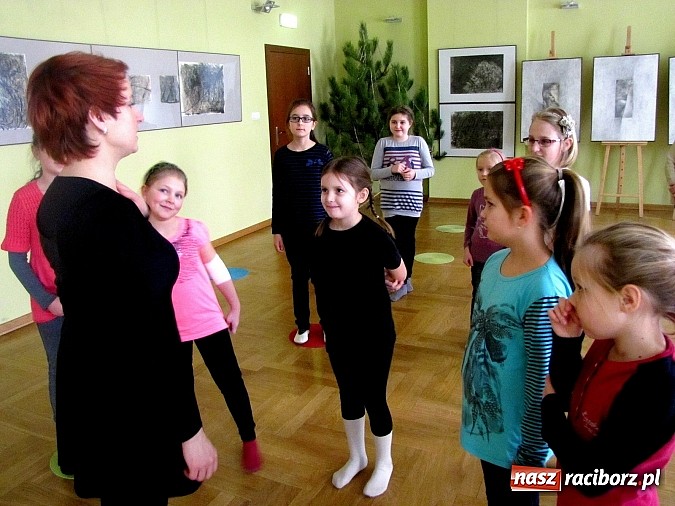 Zdjęcie w galerii na portalu naszraciborz.pl: W Dniu Teatru postawili na ruch i fantazję wiadomości z regionu