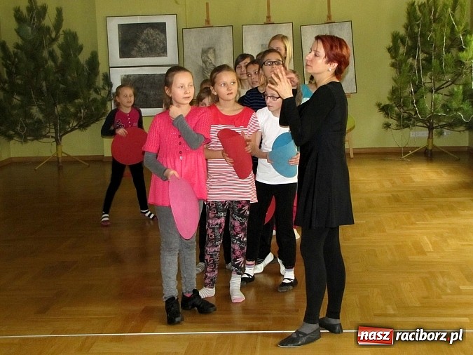 Zdjęcie w galerii na portalu naszraciborz.pl: W Dniu Teatru postawili na ruch i fantazję wiadomości z regionu