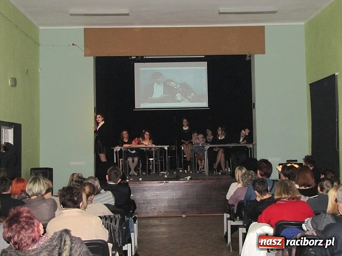 Zdjęcie w galerii na portalu naszraciborz.pl: Podsumowanie warsztat&oacute;w w MDK. Piosenki Kabaretu Starszych Pan&oacute;w w nowej odsłonie wiadomości z regionu