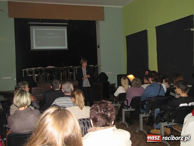 Zdjęcie w galerii na portalu naszraciborz.pl: Podsumowanie warsztat&oacute;w w MDK. Piosenki Kabaretu Starszych Pan&oacute;w w nowej odsłonie wiadomości z regionu