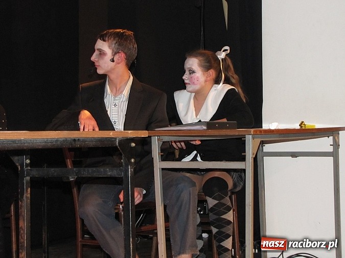 Zdjęcie w galerii na portalu naszraciborz.pl: Podsumowanie warsztat&oacute;w w MDK. Piosenki Kabaretu Starszych Pan&oacute;w w nowej odsłonie wiadomości z regionu