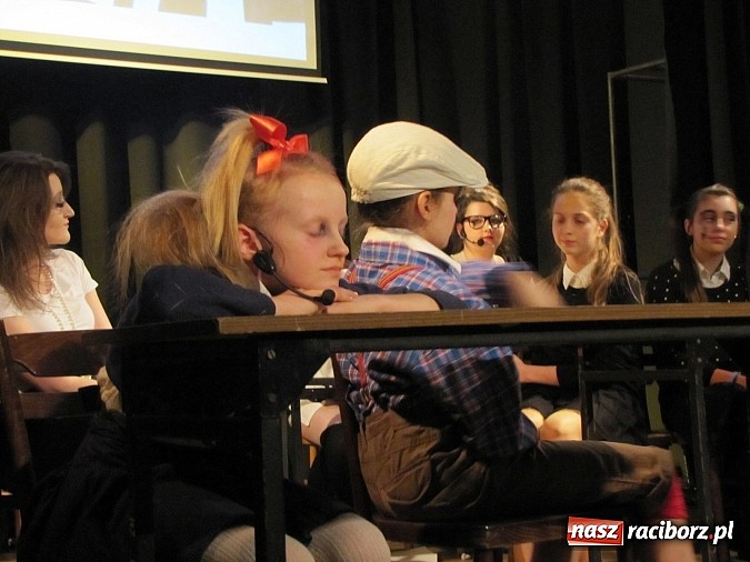 Zdjęcie w galerii na portalu naszraciborz.pl: Podsumowanie warsztat&oacute;w w MDK. Piosenki Kabaretu Starszych Pan&oacute;w w nowej odsłonie wiadomości z regionu