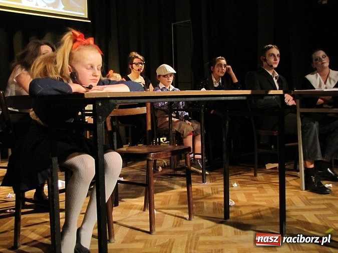 Zdjęcie w galerii na portalu naszraciborz.pl: Podsumowanie warsztat&oacute;w w MDK. Piosenki Kabaretu Starszych Pan&oacute;w w nowej odsłonie wiadomości z regionu