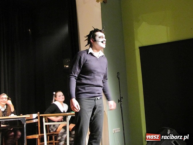 Zdjęcie w galerii na portalu naszraciborz.pl: Podsumowanie warsztat&oacute;w w MDK. Piosenki Kabaretu Starszych Pan&oacute;w w nowej odsłonie wiadomości z regionu