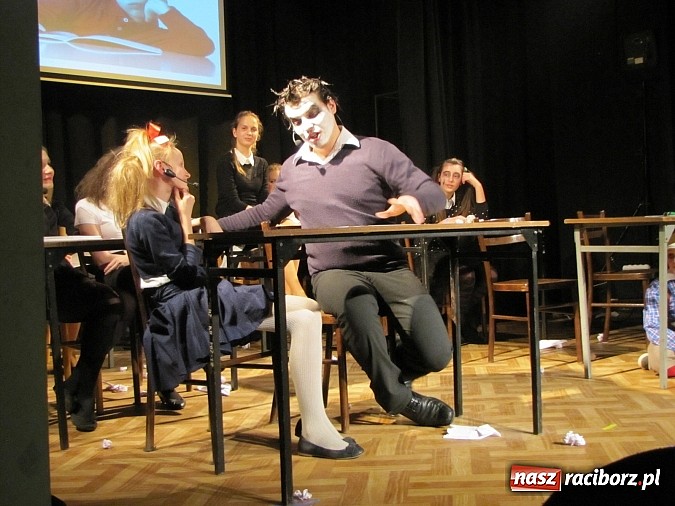 Zdjęcie w galerii na portalu naszraciborz.pl: Podsumowanie warsztat&oacute;w w MDK. Piosenki Kabaretu Starszych Pan&oacute;w w nowej odsłonie wiadomości z regionu