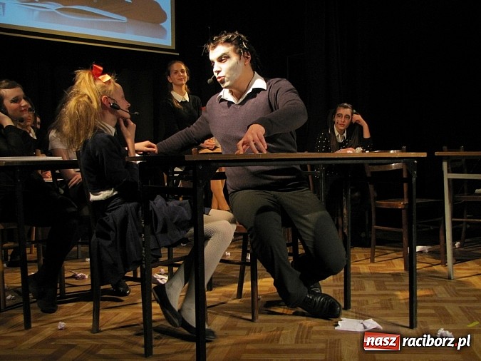 Zdjęcie w galerii na portalu naszraciborz.pl: Podsumowanie warsztat&oacute;w w MDK. Piosenki Kabaretu Starszych Pan&oacute;w w nowej odsłonie wiadomości z regionu