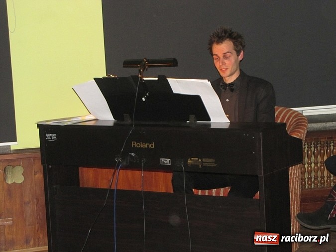 Zdjęcie w galerii na portalu naszraciborz.pl: Podsumowanie warsztat&oacute;w w MDK. Piosenki Kabaretu Starszych Pan&oacute;w w nowej odsłonie wiadomości z regionu