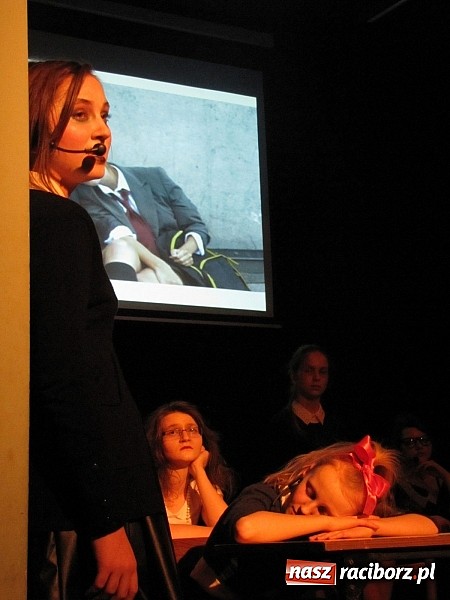 Zdjęcie w galerii na portalu naszraciborz.pl: Podsumowanie warsztat&oacute;w w MDK. Piosenki Kabaretu Starszych Pan&oacute;w w nowej odsłonie wiadomości z regionu