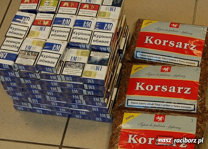 Zdjęcie w galerii na portalu naszraciborz.pl: Nielegalne papierosy i tytoń w lotnisku w Katowicach - Pyrzowicach wiadomości z regionu