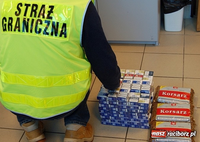 Zdjęcie w galerii na portalu naszraciborz.pl: Nielegalne papierosy i tytoń w lotnisku w Katowicach - Pyrzowicach wiadomości z regionu